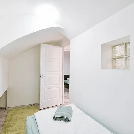 Madman's Labyrinth By Nw