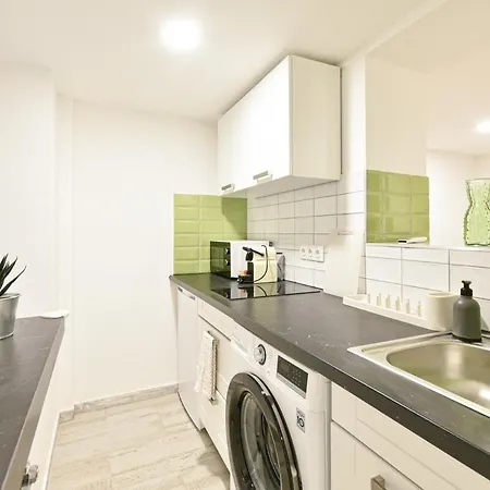 Madman's Labyrinth By Nw Apartment *