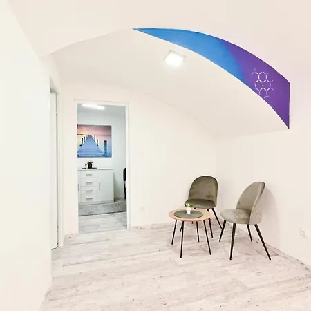 Madman's Labyrinth By Nw * Budapest