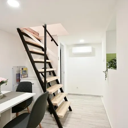 Madman's Labyrinth By Nw * Budapest