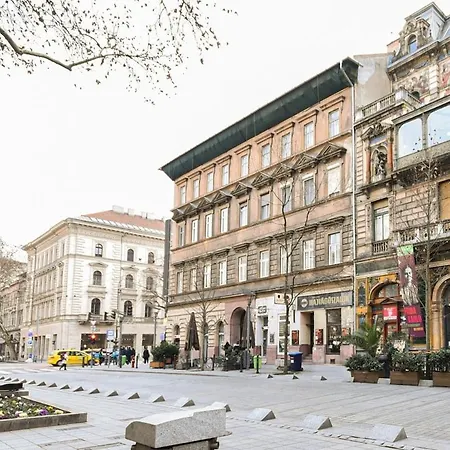 Apartment Madman's Labyrinth By Nw Budapest