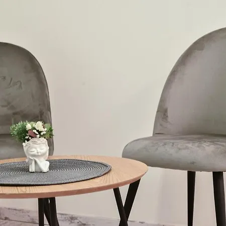 Madman's Labyrinth By Nw Apartment